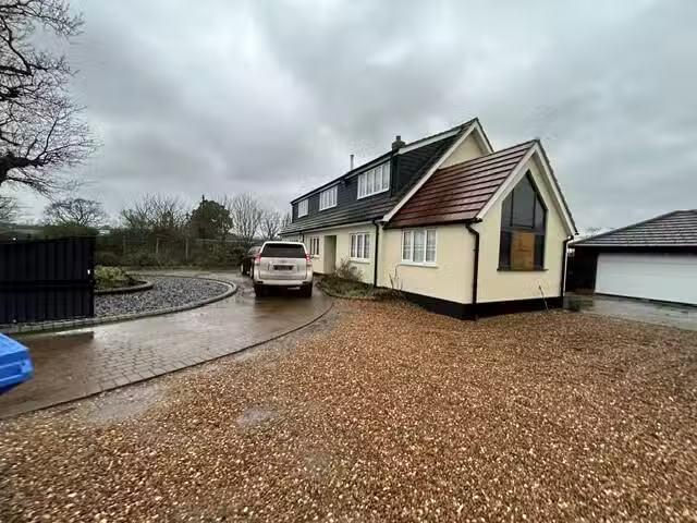 House for rent in Navestock Side, Essex