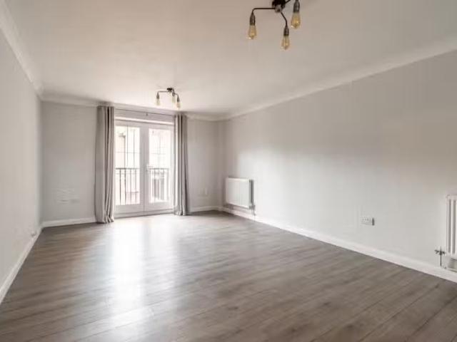 Apartment for rent in Napsbury Park, Five Acres
