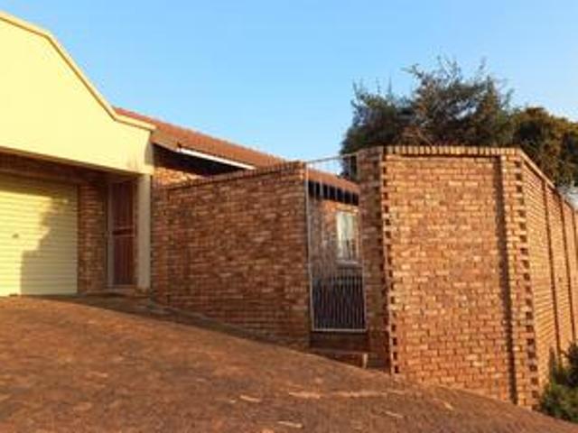 Townhouse for sale in Waterkloof, Gauteng