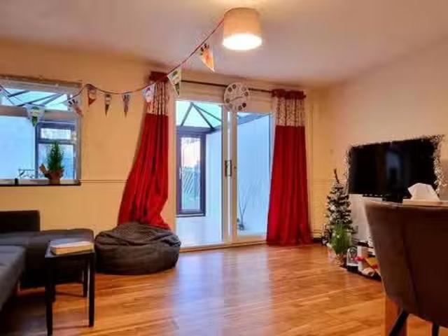 House for rent in Row Town, Surrey