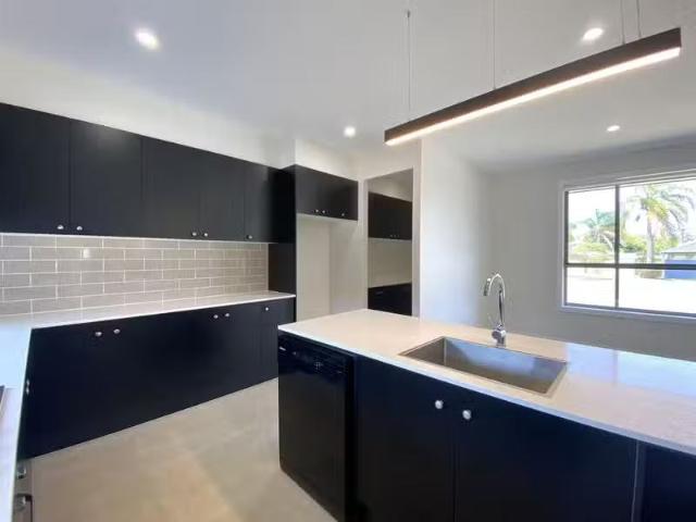 House for rent in Benowa, Gold Coast City