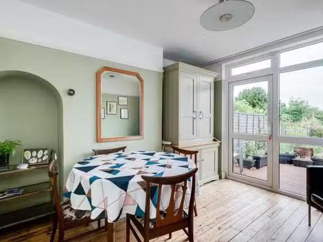Apartment for rent in Lye Valley, The Slade