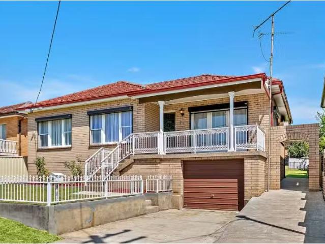 House for rent in Wollongong West, New South Wales