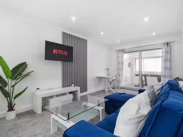 Apartment for rent in Lower Halliford, Surrey