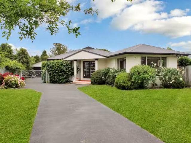 House for rent in Chaslands, Canterbury