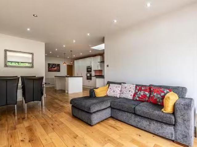 Apartment for rent in Longlands, Halfway Street