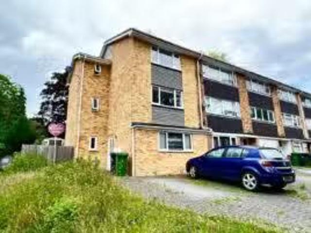 Apartment for rent in Heol-las, Surrey