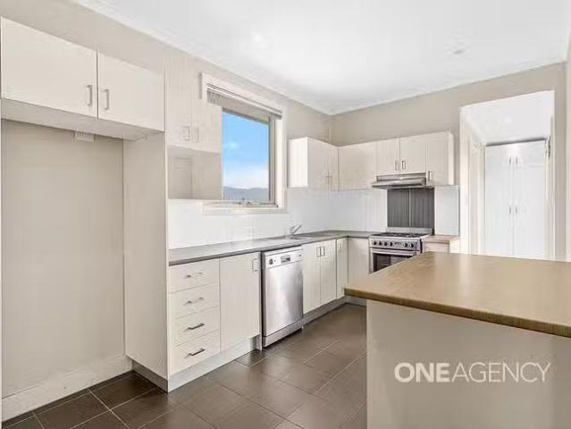 House for rent in Wollongong West, New South Wales