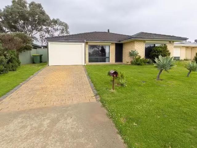 House for rent in Forrestfield, Western Australia