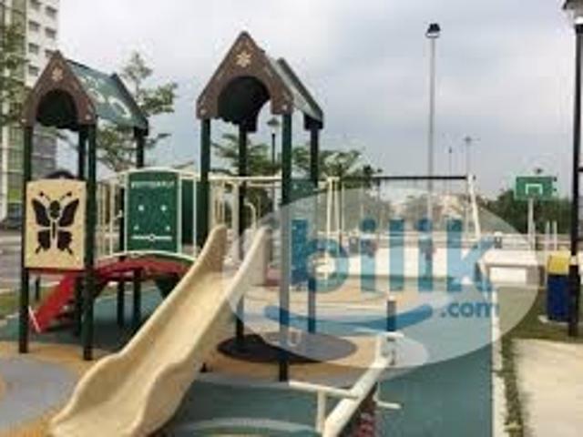 Room for rent in Petaling, Alam Impian