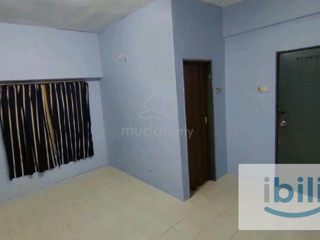 Room for rent in Petaling, Alam Impian