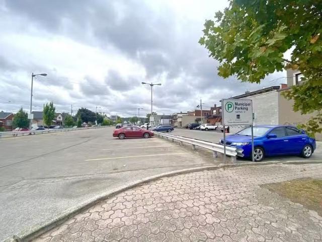 Condo for rent in Ancaster, Ontario