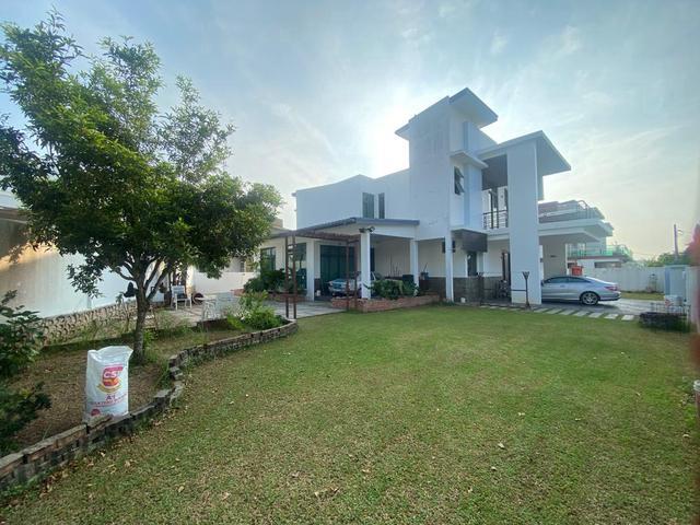 Bungalow for sale in Malaka