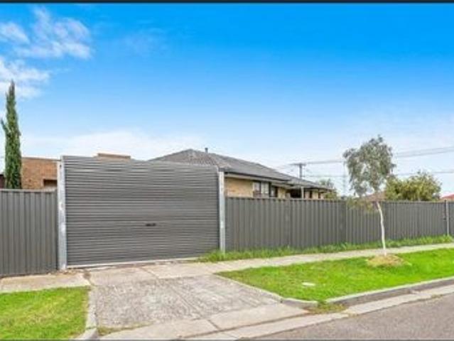 House for rent in St Albans, Victoria