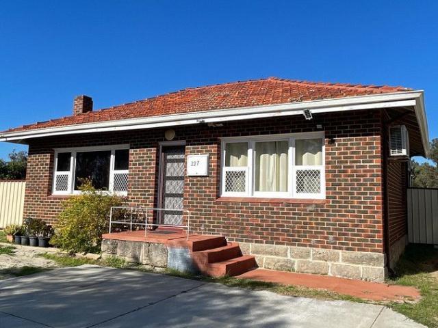 House for rent in Queens Park, Western Australia