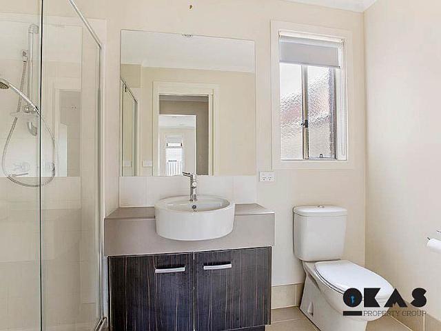 House for rent in Presidents Park, Melbourne