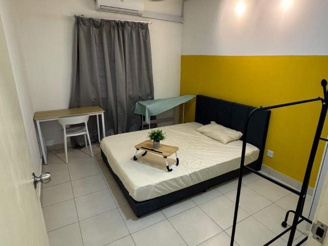 Room for rent in Petaling, Alam Impian