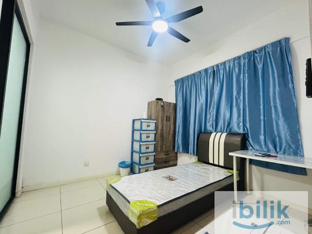 Room for rent in Petaling, Alam Impian