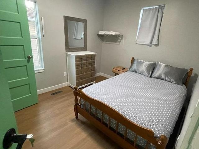 Room for rent in Near Eastside, Camby