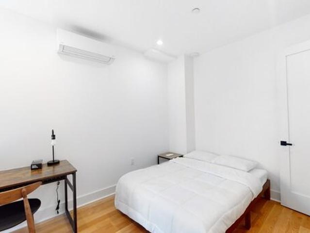 Room for rent in Arverne, New York