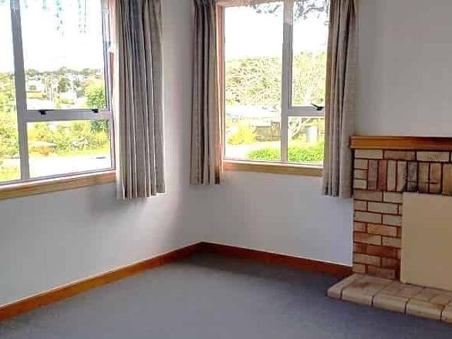 House for rent in Oratia, Oroua County