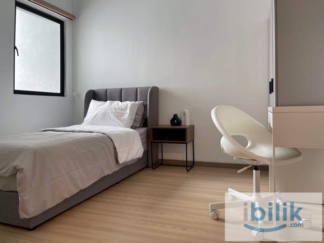 Room for rent in Petaling, Alam Impian