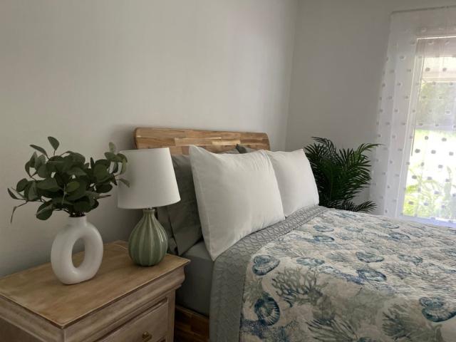 Room for rent in Four Corners, Florida
