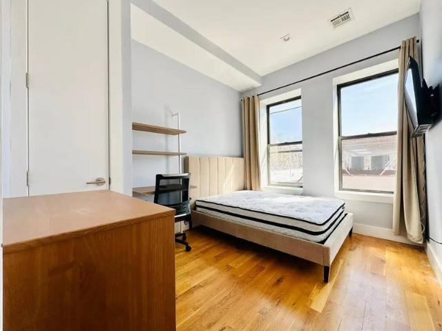 Room for rent in Arverne, New York