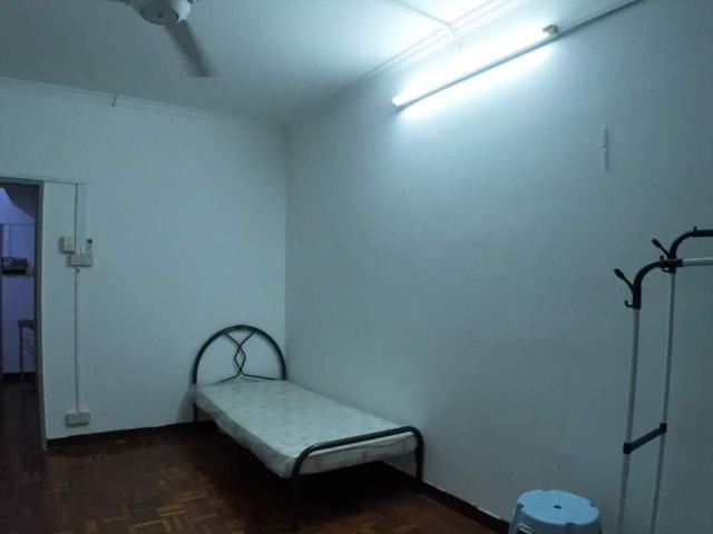 Room for rent in PJU 6, Petaling Jaya