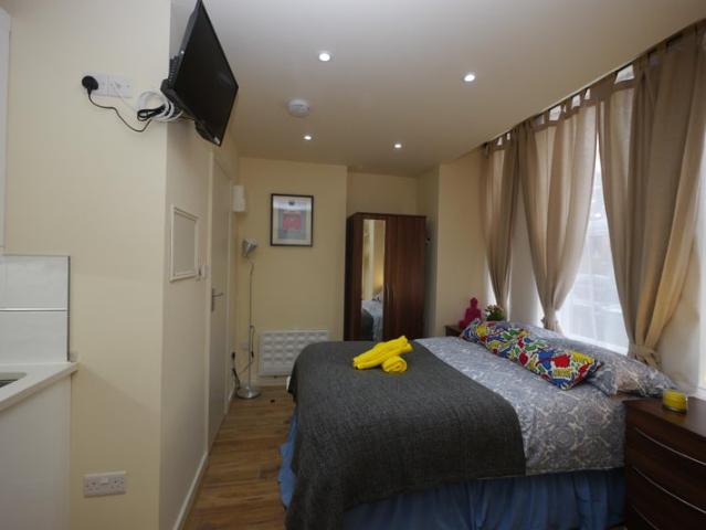 Studio for rent in Willesden Green, Greater London