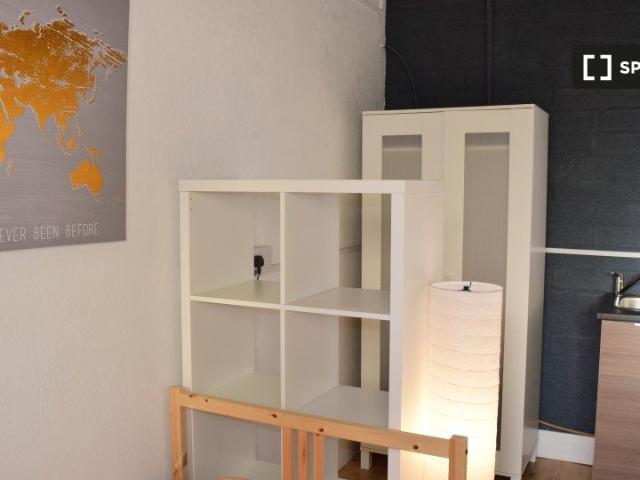 Studio to rent in Blackrock
