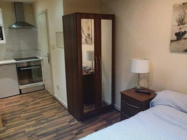 Studio for rent in Cricklewood, Greater London