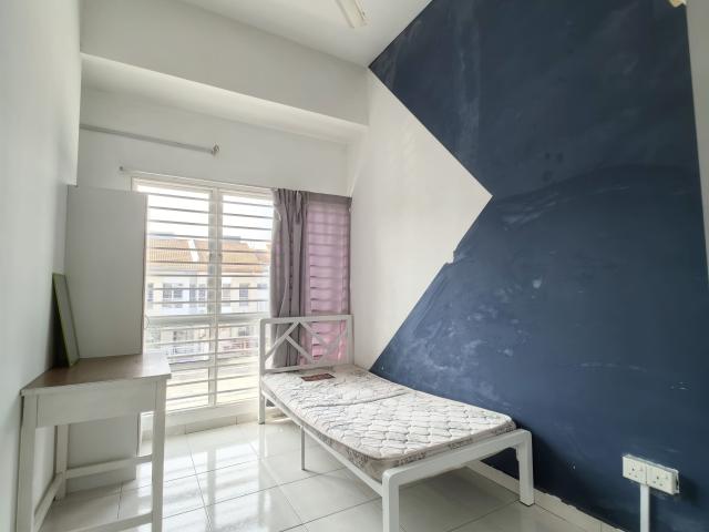 Room for rent in Petaling, Alam Impian