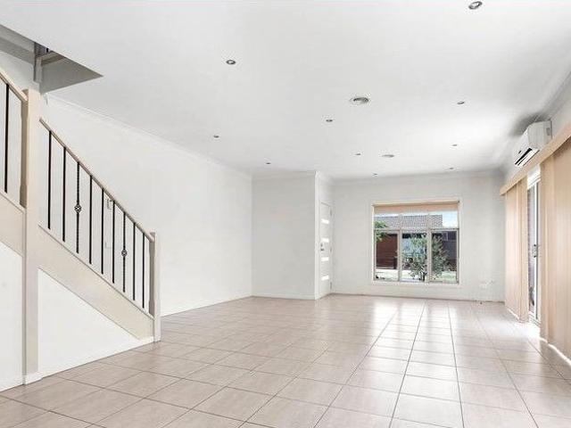 Townhouse for rent in Camerons Creek, Victoria