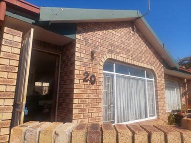 Townhouse for sale in Mohlakeng, Gauteng