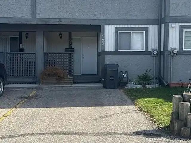 Townhouse for rent in Coach Hill, Calgary