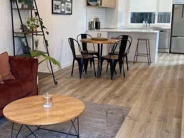 Townhouse for rent in Point England