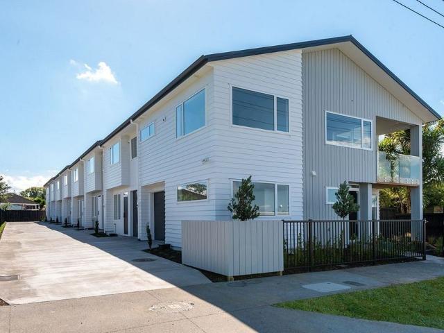 Townhouse for rent in Point England