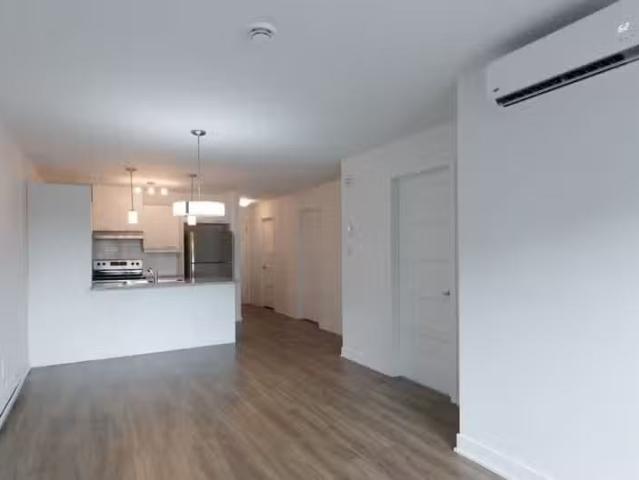 Condo for rent in Greenfield Park, Quebec
