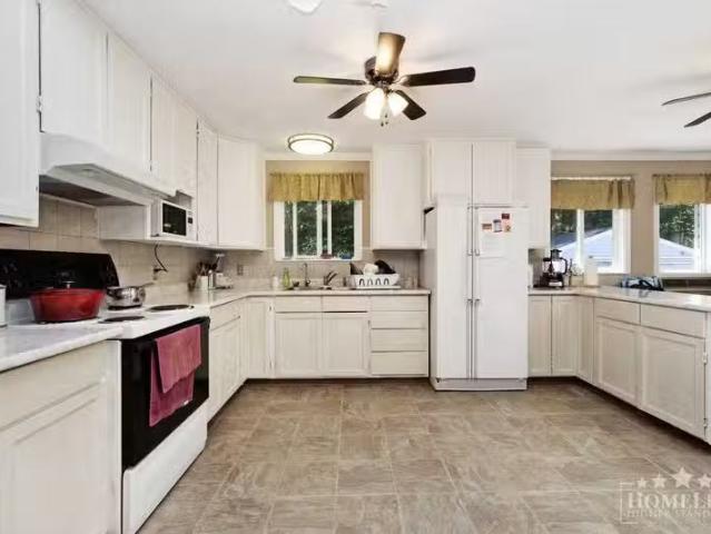 Condo for rent in Surrey, British Columbia