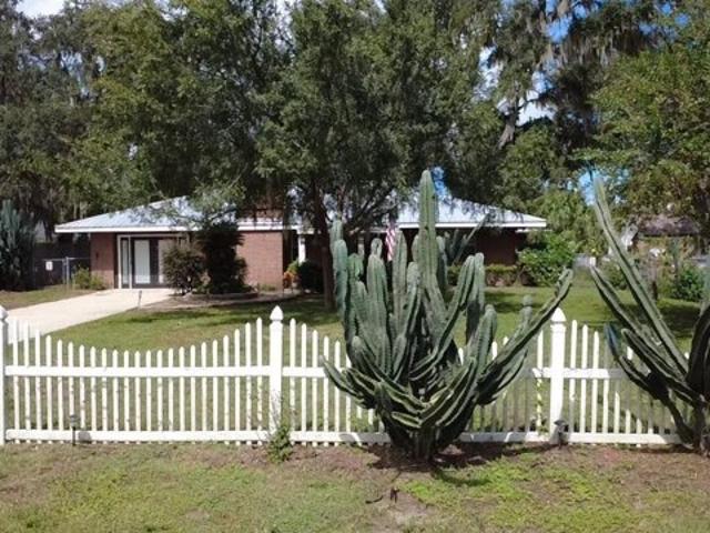 House for sale in Lake Panasoffkee, Florida