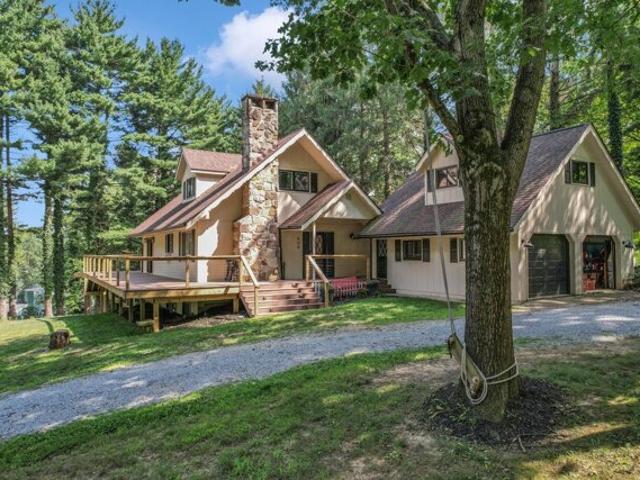 House for sale in Howard