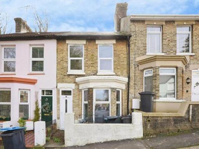 House for sale in River, Ash