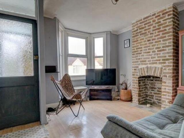 House for sale in River, Ash