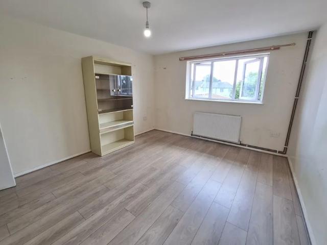 Apartment for rent in Two Waters, Pouchen End