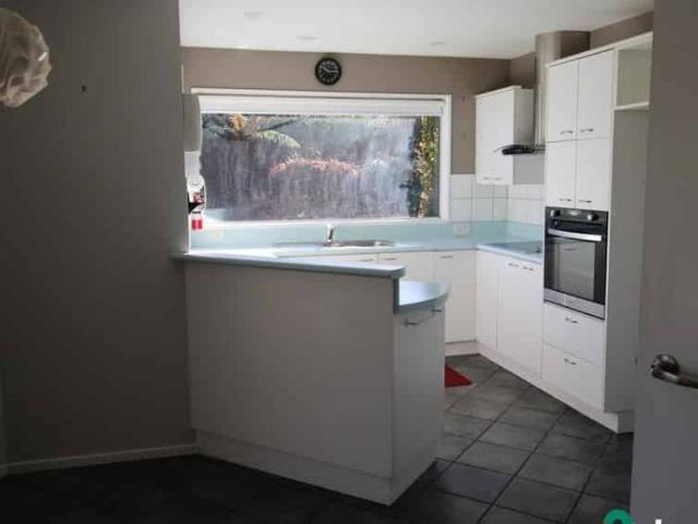 House for rent in Chaslands, Canterbury