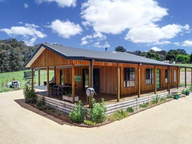 Cottage for sale in Tolmie, Victoria