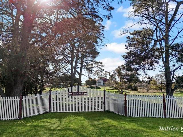 Cottage for sale in Coleraine, Victoria
