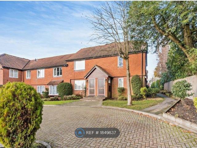 House for rent in Northwood, Greater London