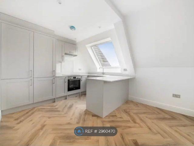Apartment for rent in Jarvis Brook, Cross In Hand